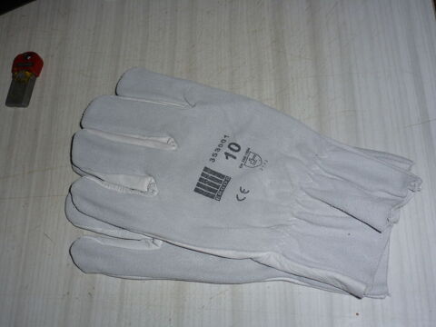 3 paires de gants neufs, T 11 ou 9  usage mcanique
7 Florange (57)