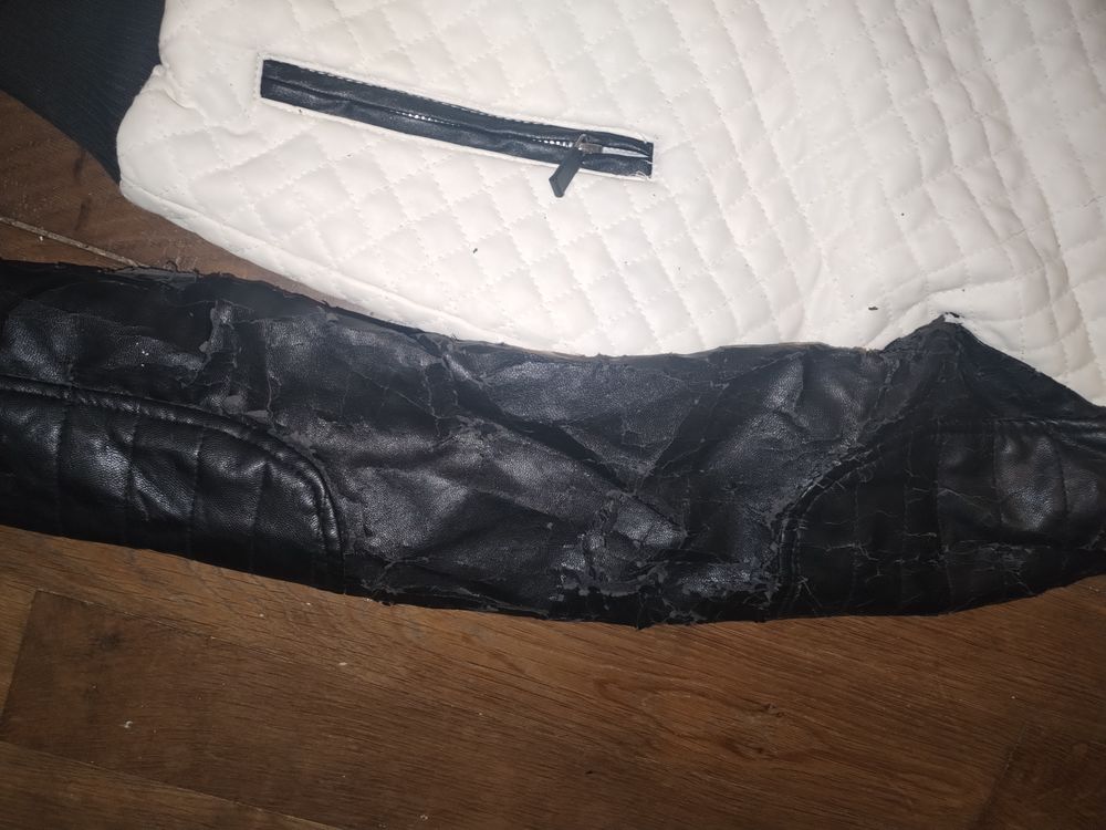 Veste simili cuir noir et blanc id&eacute;al pour r&eacute;cup&eacute;rer Vêtements