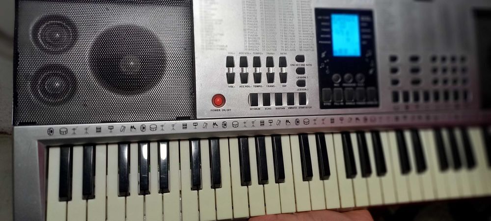 vendre piano. comme neuf Instruments de musique