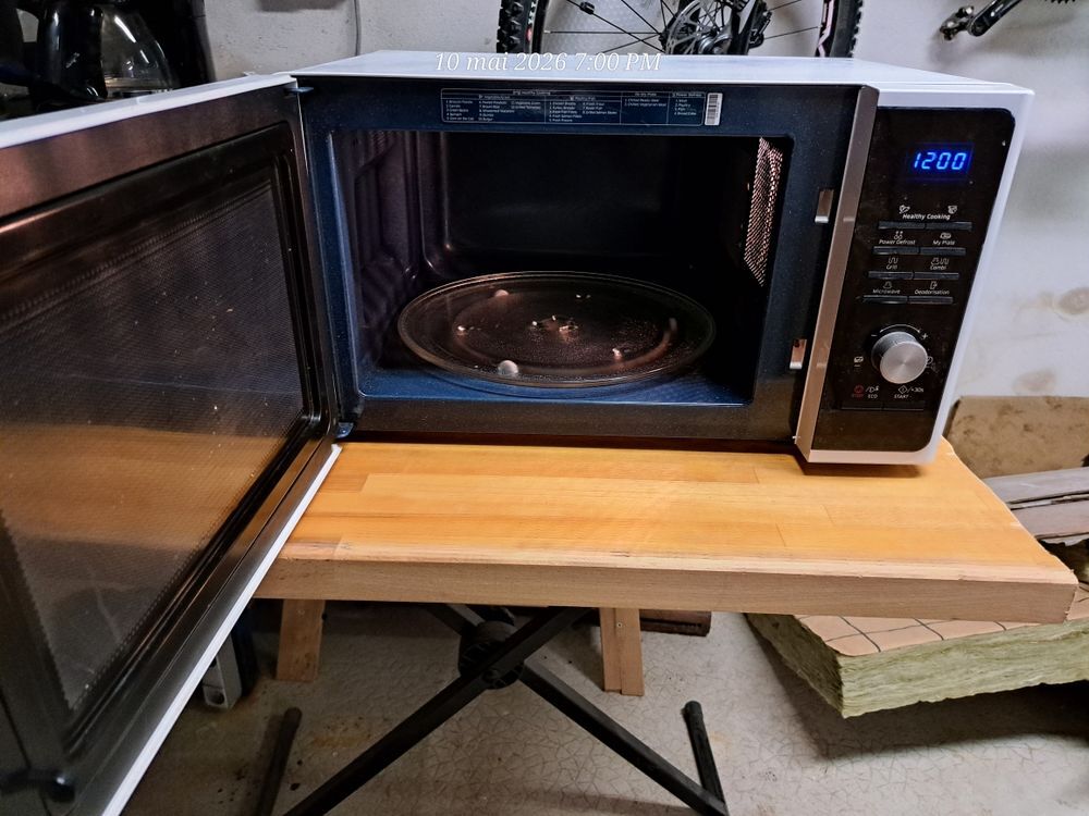 Micro-ondes Samsung noir et blanc Electroménager