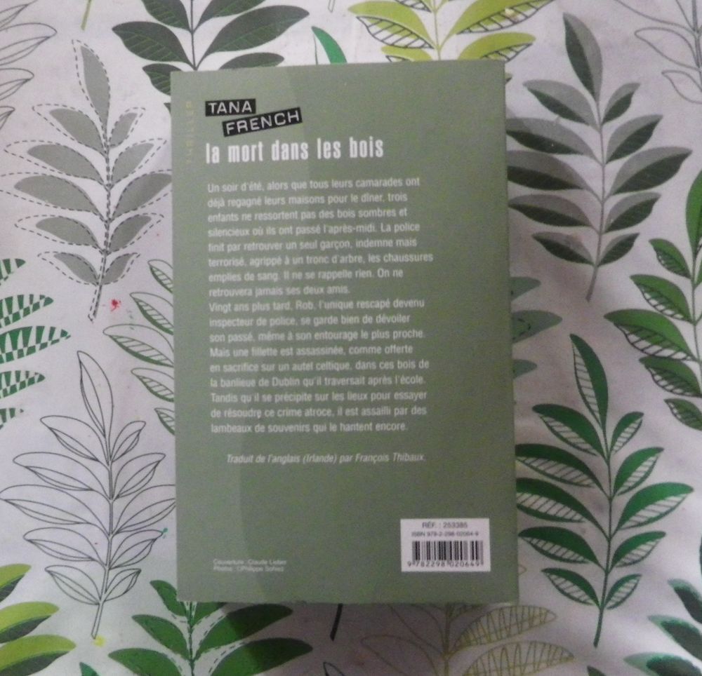 LA MORT DANS LES BOIS de Tana FRENCH Ed. France Loisirs Livres et BD