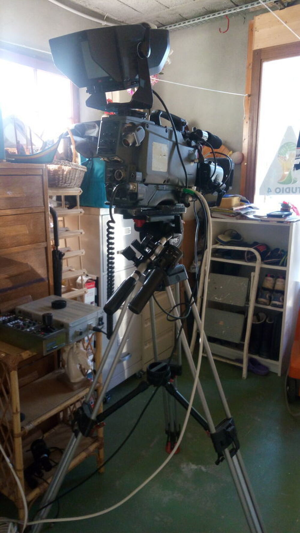 cam&eacute;ra de plateau tv sony professionnel
plus accessoires. Photos/Video/TV