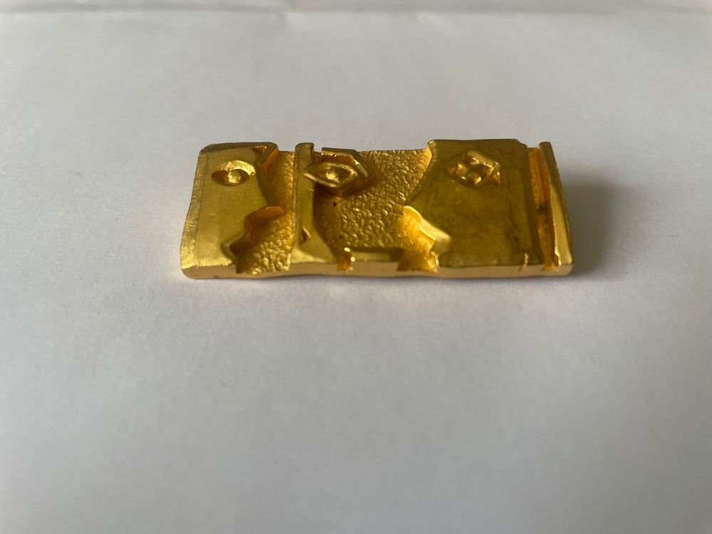 Broche GMF visages, dor&eacute;e, rectangulaire Bijoux et montres