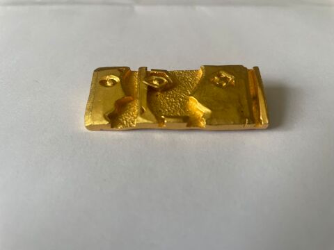 Broche GMF visages, dorée, rectangulaire 85 Vigneux-sur-Seine (91)