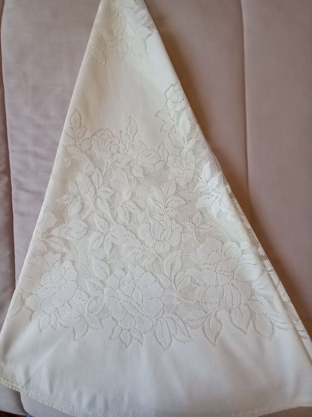 Nappe ronde en dentelle cr&egrave;me Décoration