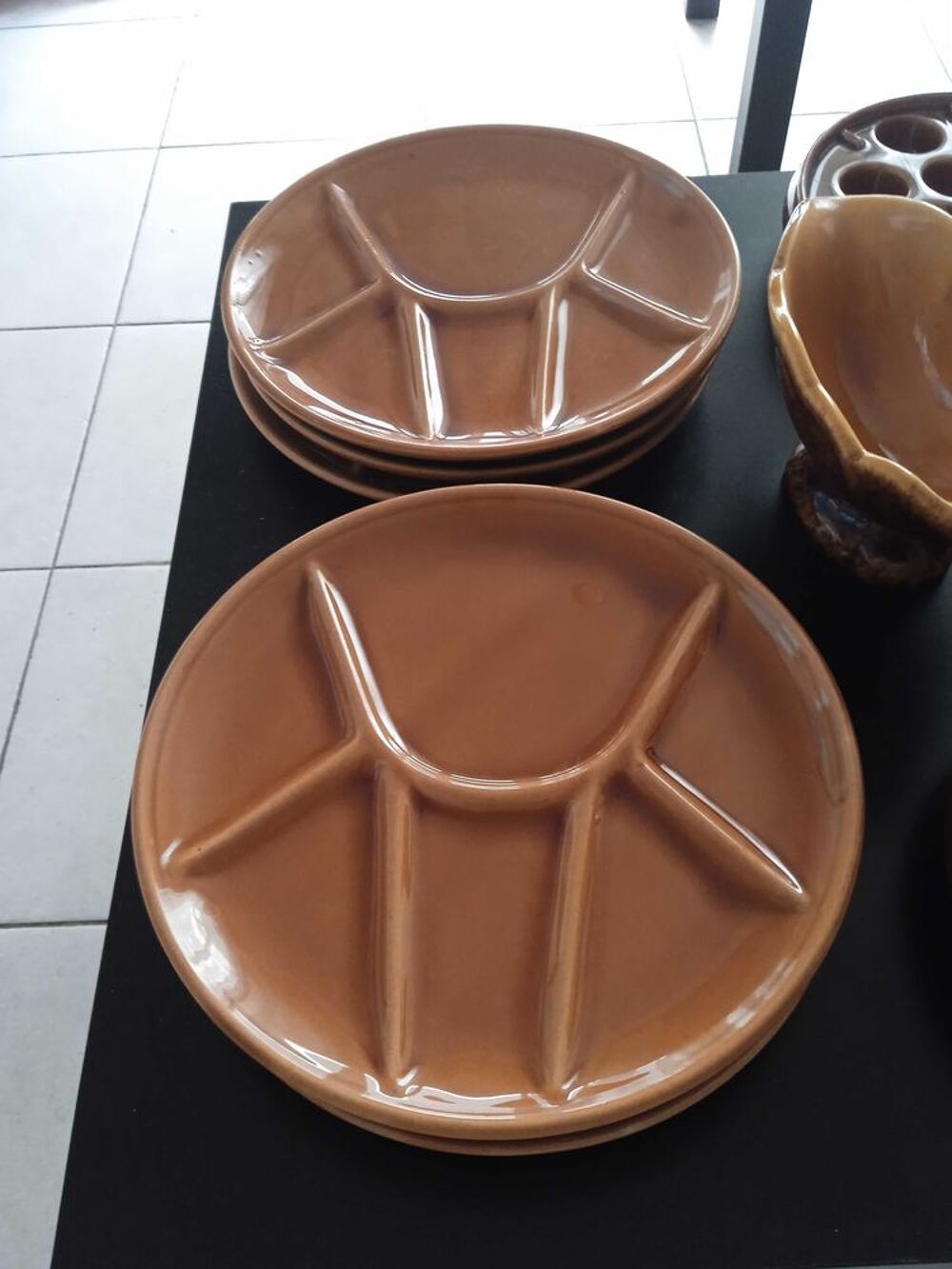 deux sauci&egrave;re 6 assiettes et plat a escargots Dcoration