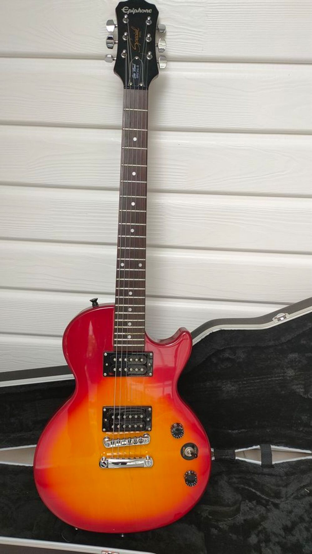 Guitare &eacute;lectrique Epiphone sunburst avec &eacute;tui rigide Instruments de musique