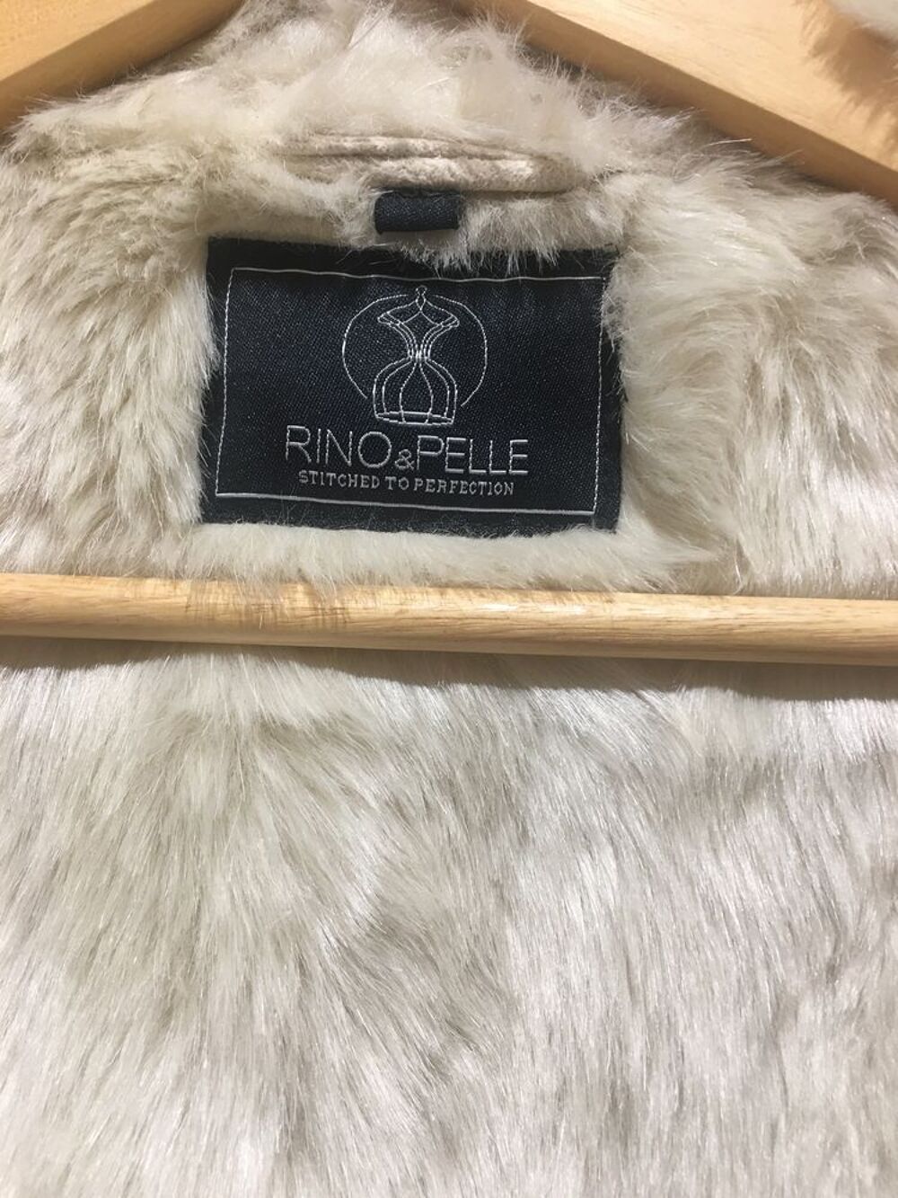 manteau long Rino et Pelle jamais port&eacute; en fausse fourrure Vêtements