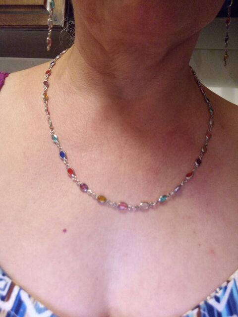 collier fantaisie argenté multicolore Saint-Prim (38)