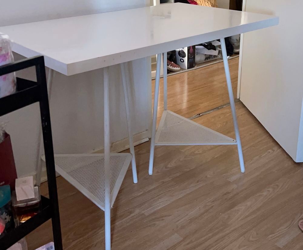 Table / bureau Meubles