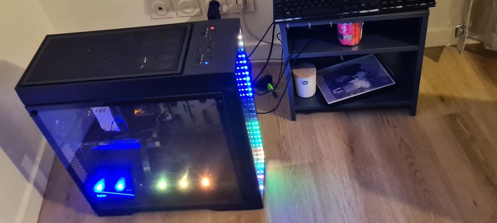 PC Gaming tr&egrave;s bonne &eacute;tat &eacute;cran plus color&eacute;es plus clavier Matériel informatique