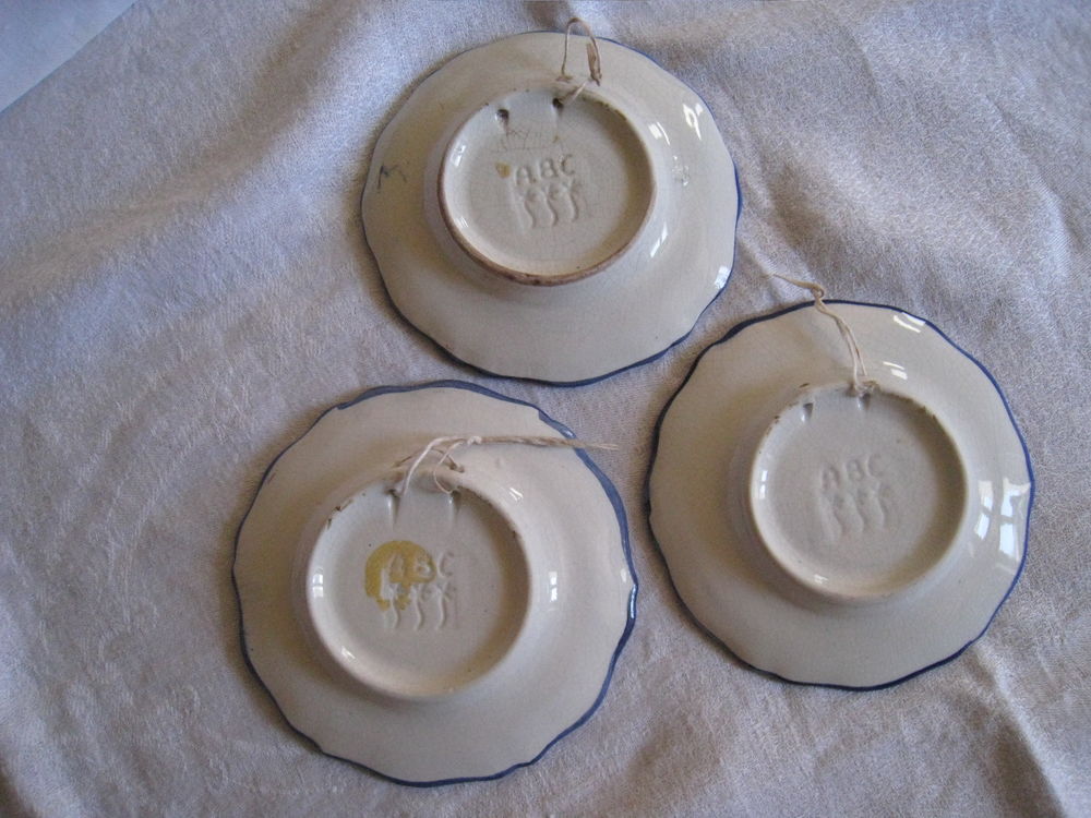 3 petites assiettes d&eacute;coratives fleurs Décoration