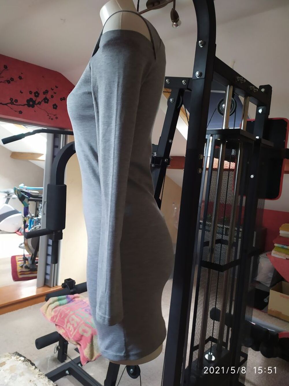 robe grise &eacute;paules nues Vêtements