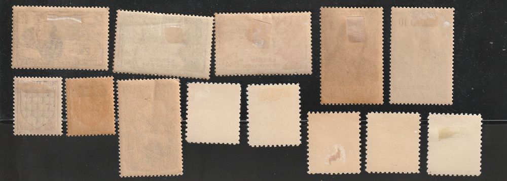 Timbres Neufs*avec CHARNIERE qqs adh&eacute;rences sur la gomme 