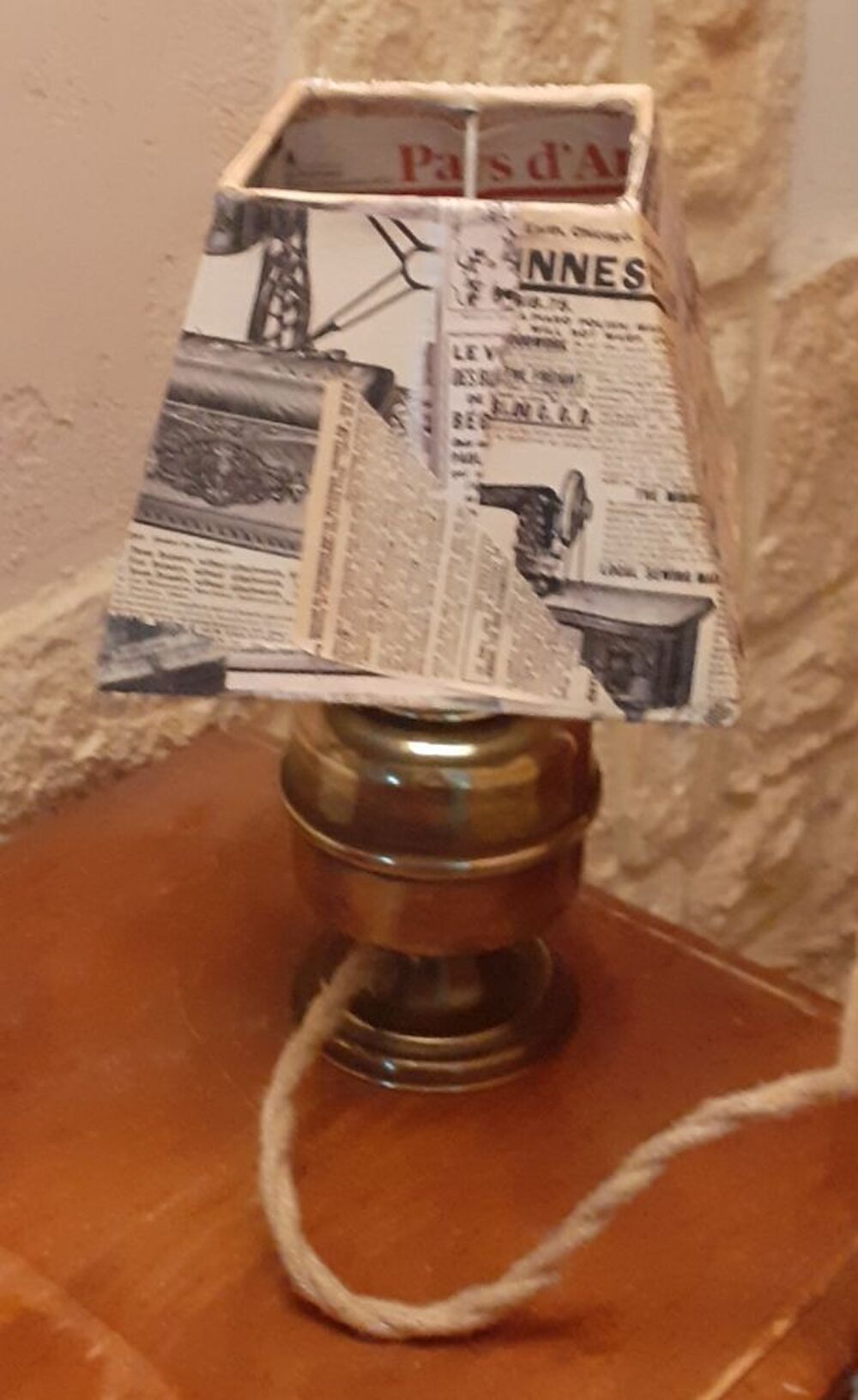 Lampe vintage laiton ? Abat-jour style journal ? Ambiance r Décoration