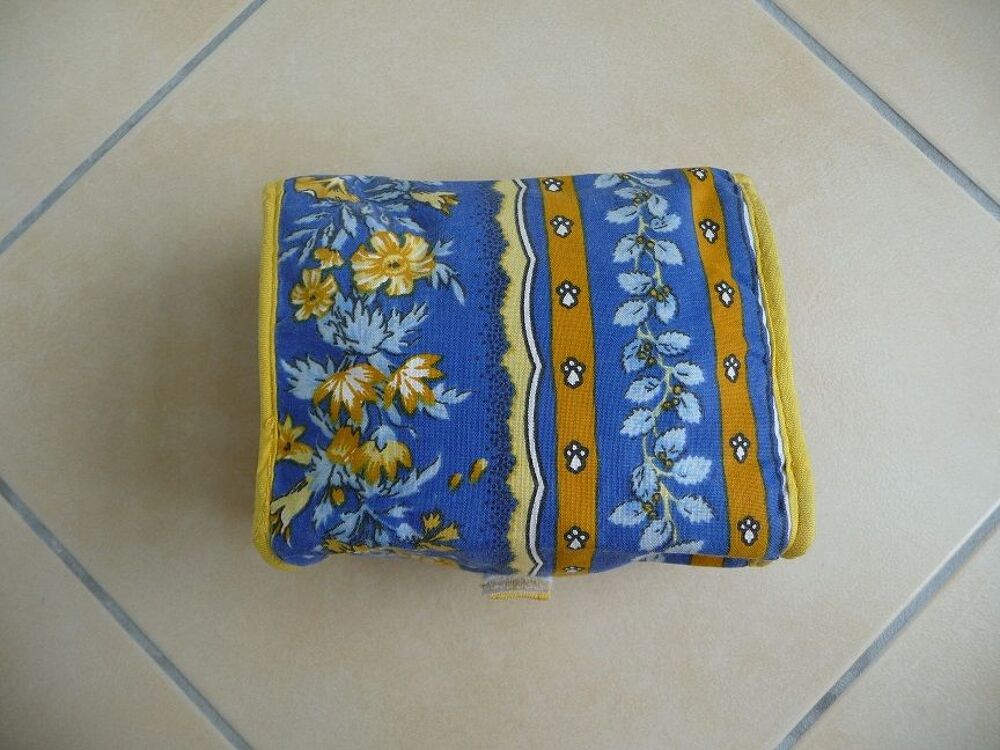 Trousse motifs proven&ccedil;aux bleus et jaune - Neuve Maroquinerie