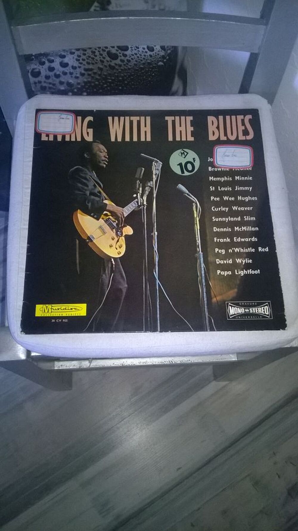 Vinyle Living With The Blues
Bon etat
Livin' With The Blue CD et vinyles