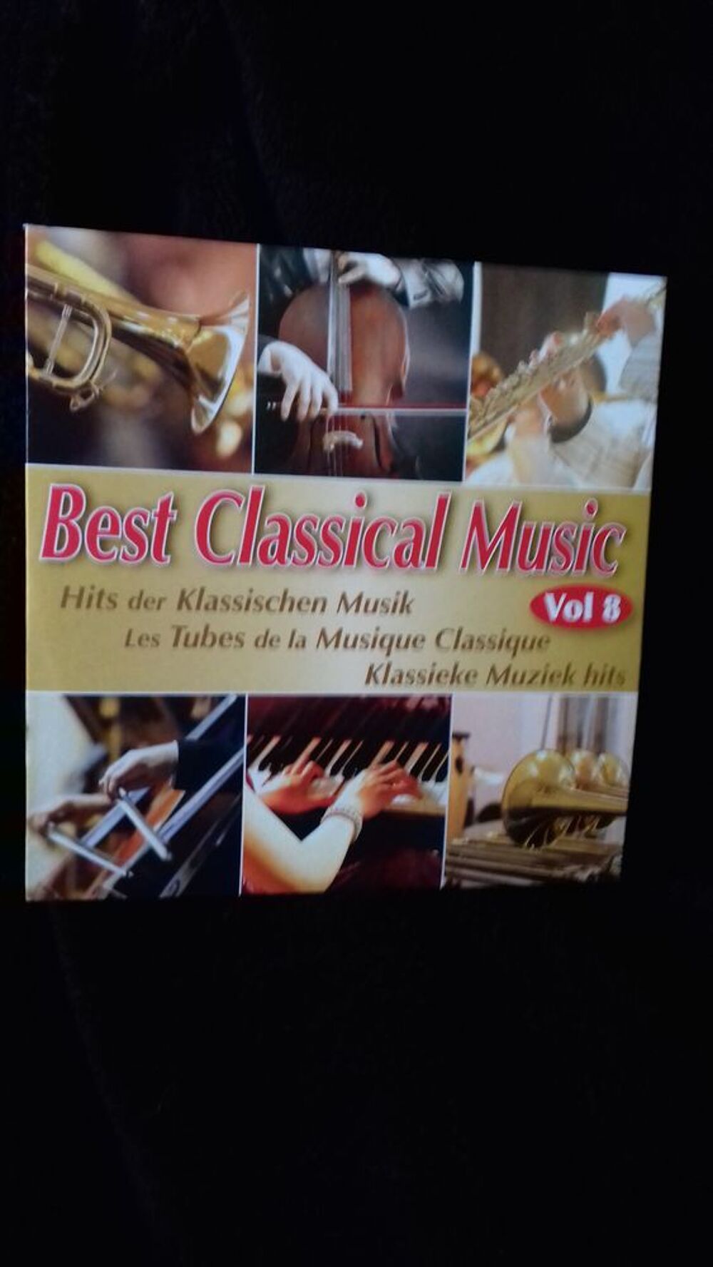 UN CD DE MUSIC CLASSIQUE CD et vinyles
