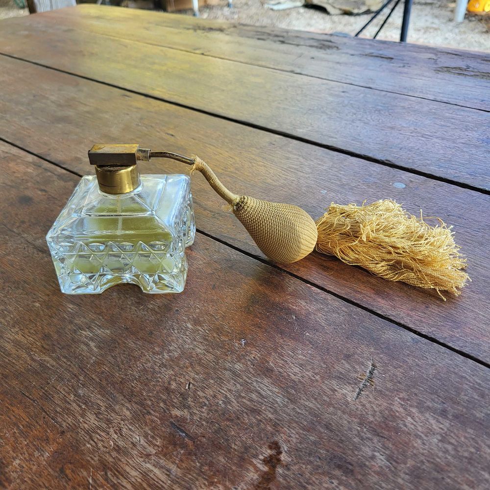 ancien flacons de parfum en cristal 