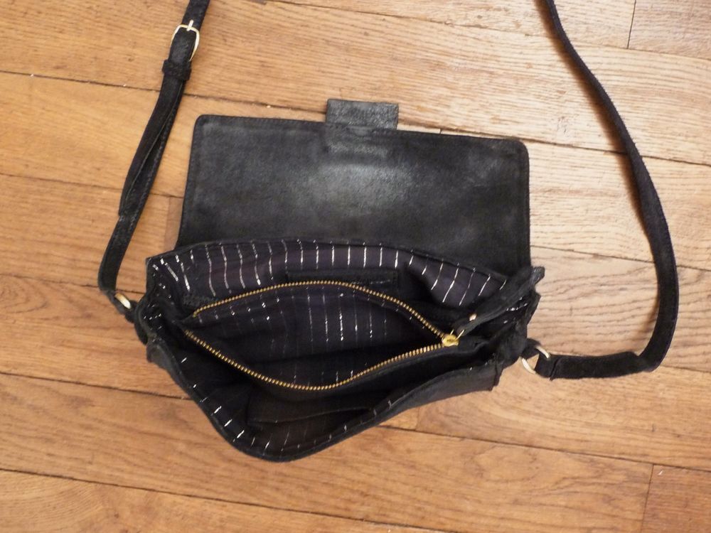 Sac &agrave; Main en Daim Noir avec Rabat Aimant&eacute;- Petite Mendigote Maroquinerie