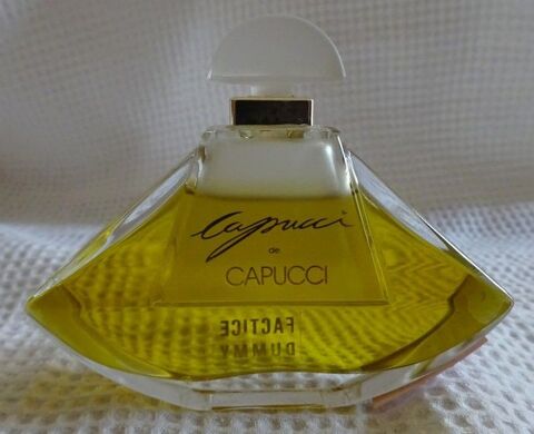 Flacon de collection  CAPUCCI  factice 50 ml 12 Mondragon (84)