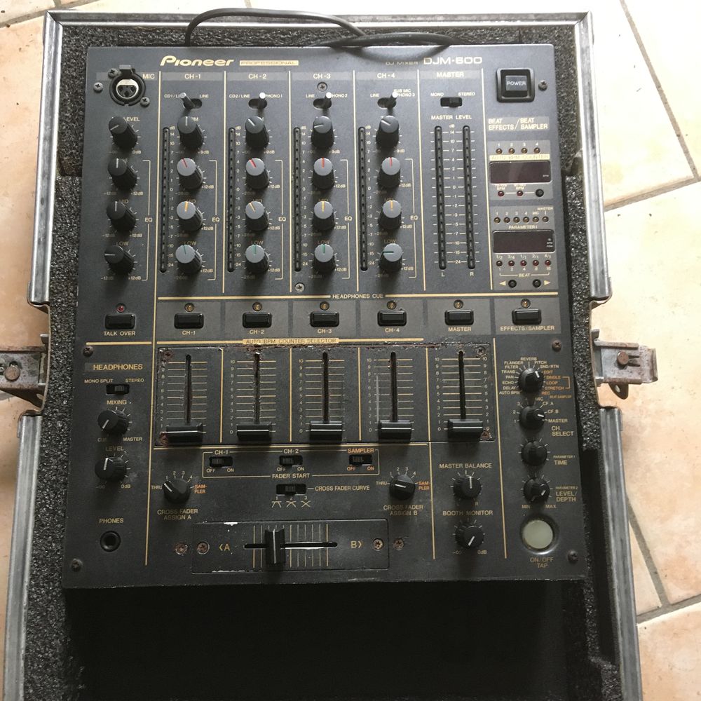 table de mixage DJM 600 Pioneer Audio et hifi