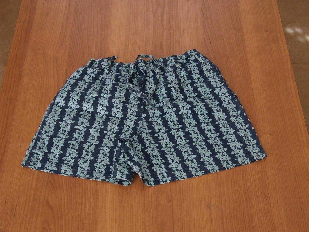 Short taille &eacute;lastiqu&eacute;e, 10&nbsp;ans (138&nbsp;cm) TBE Vtements enfants