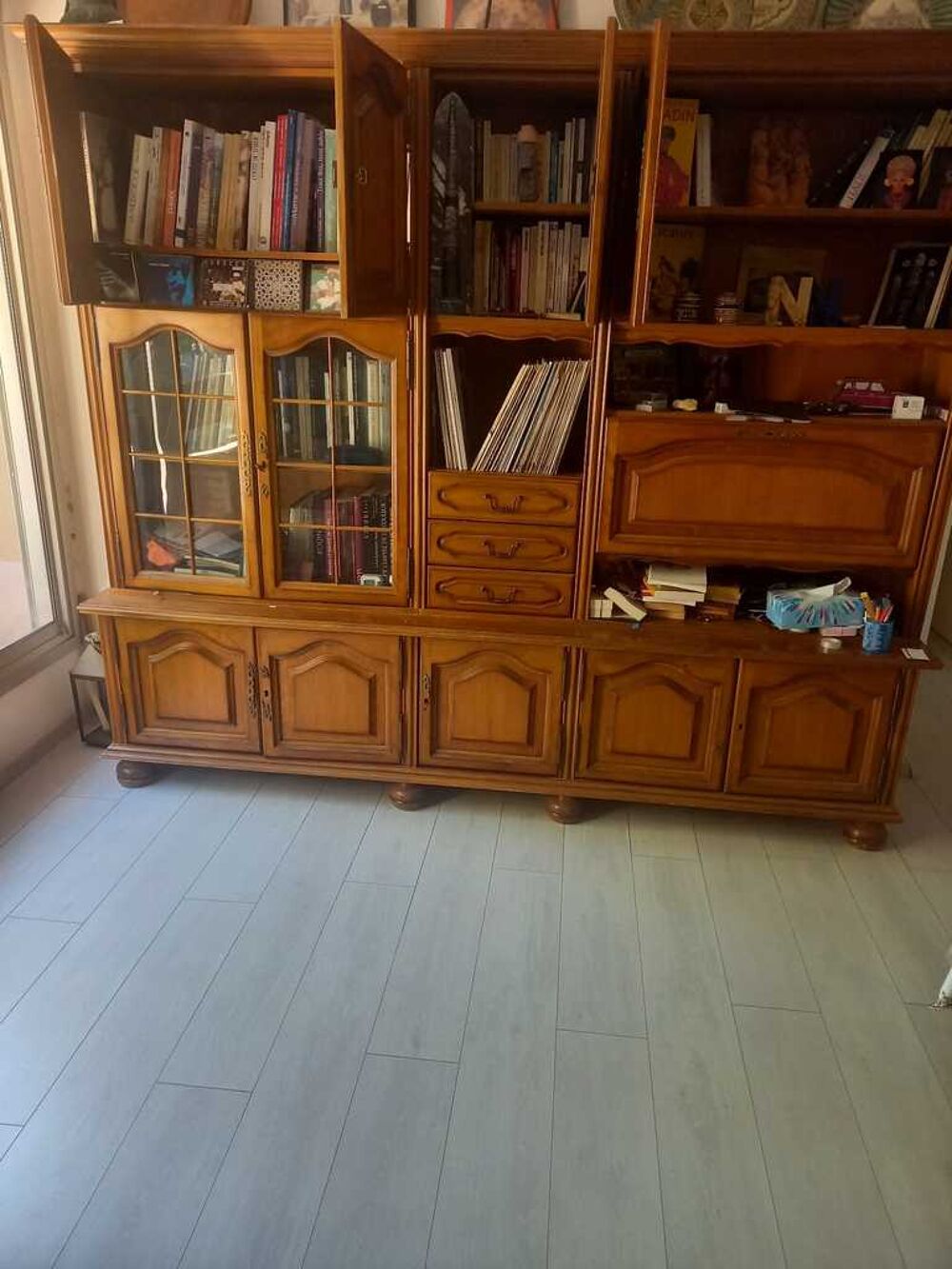 Meuble de salon en bois vitr&eacute; Meubles
