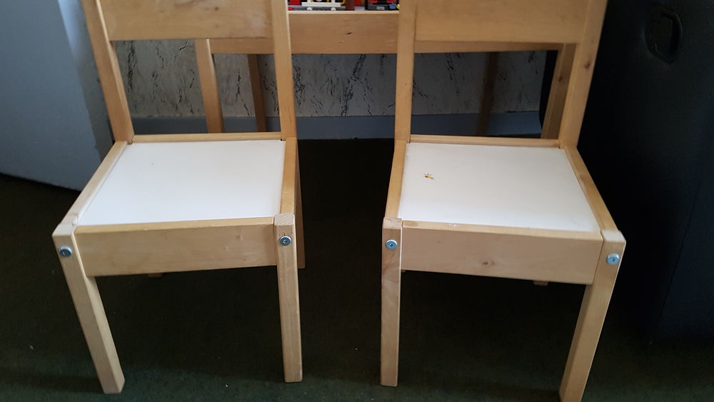Une table enfant et ses deux chaises Mobilier enfants