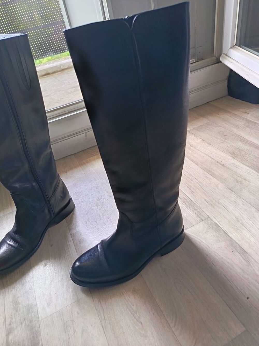 Botte longue noir et bottines blanche Chaussures