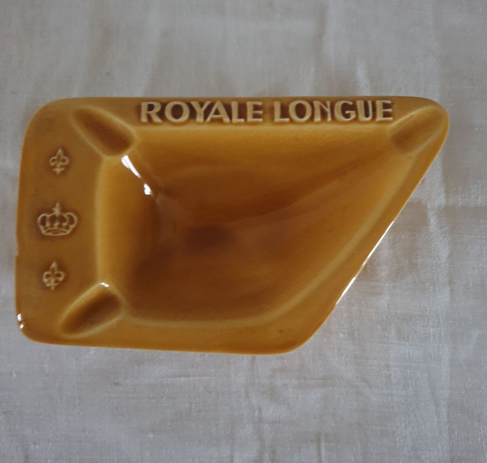 Cendrier publicitaire jaune d'or? Royale longue 