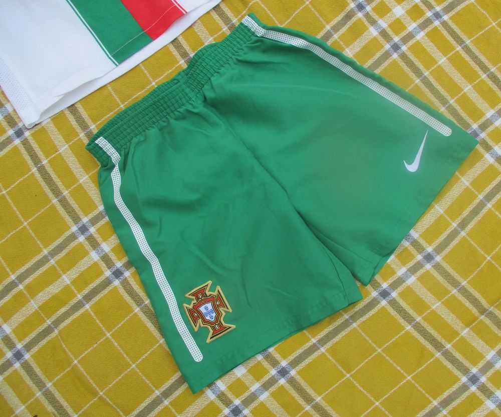 Ensemble Football &quot;Portugal&quot; :Tee-shirt &amp; short en Taille 4A Vtements enfants