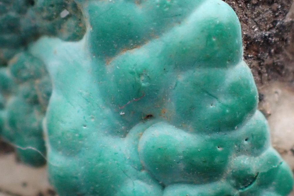 Malachite botryo&iuml;dale en boules sur Quartz Bouque-Payrol 