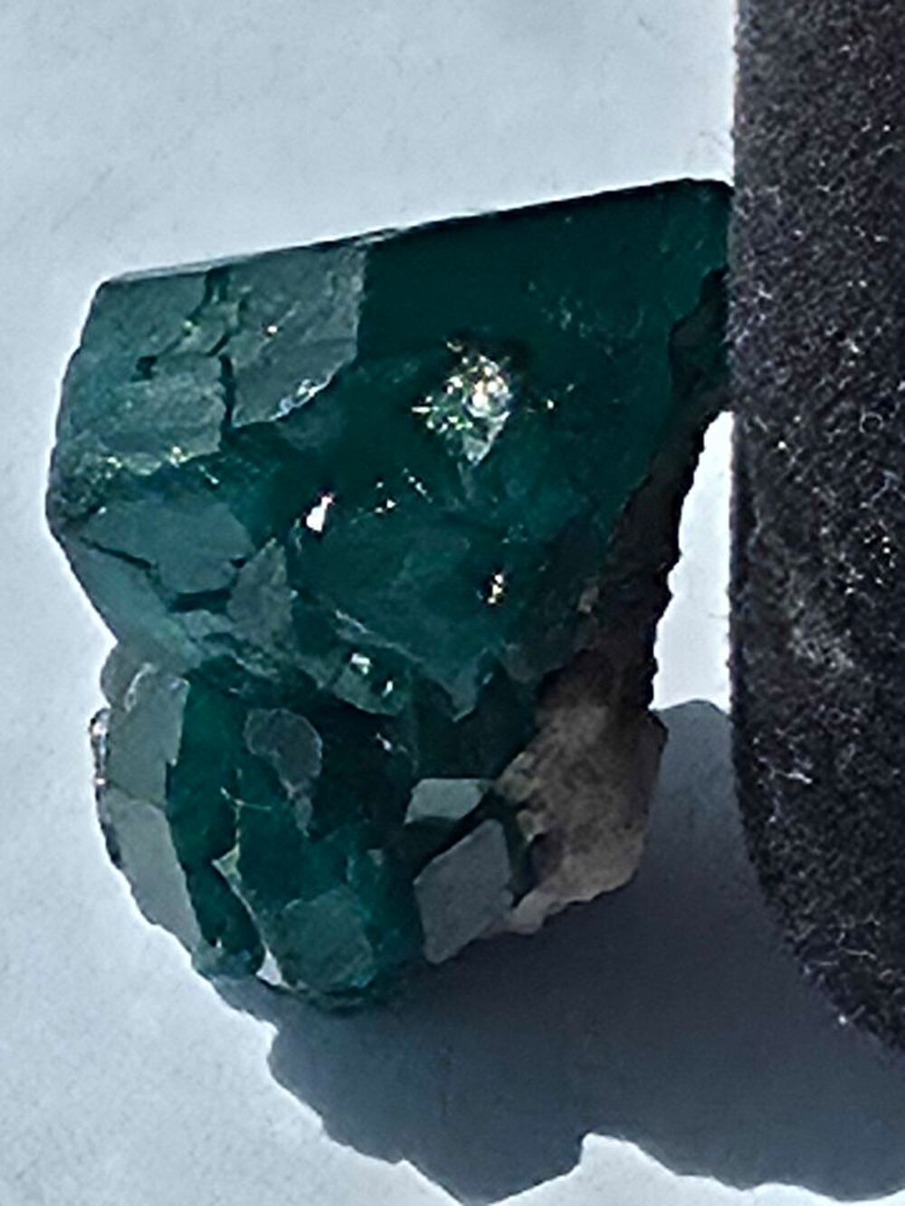V&eacute;ritable cristal de Dioptase vert &eacute;meraude sur matrice (3g) 