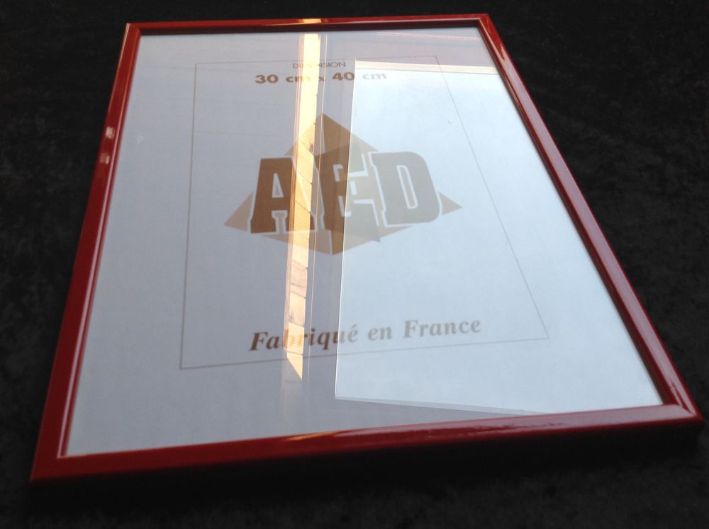 CADRE EN BOIS LAQU&Eacute; ROUGE 30 x 40 cm Envoi Possible
Décoration