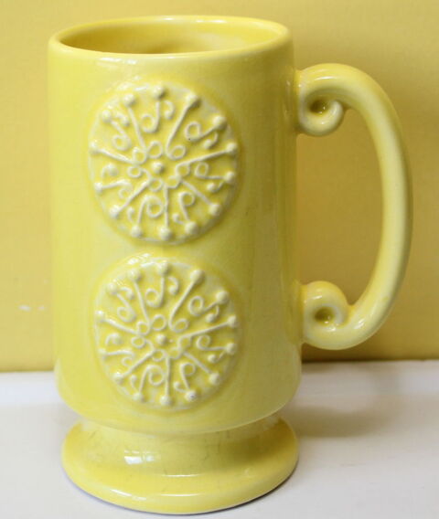 Mug style CAPRON Vallauris jaune Issy-les-Moulineaux (92)
