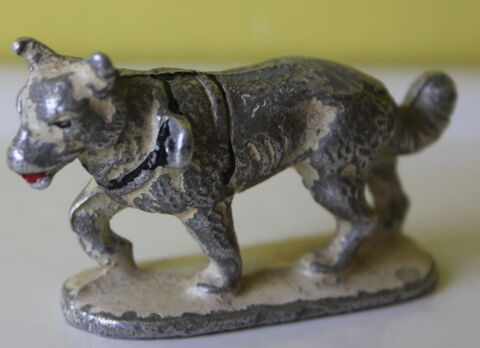 chien de traineau quiralu avec socle 12 Issy-les-Moulineaux (92)