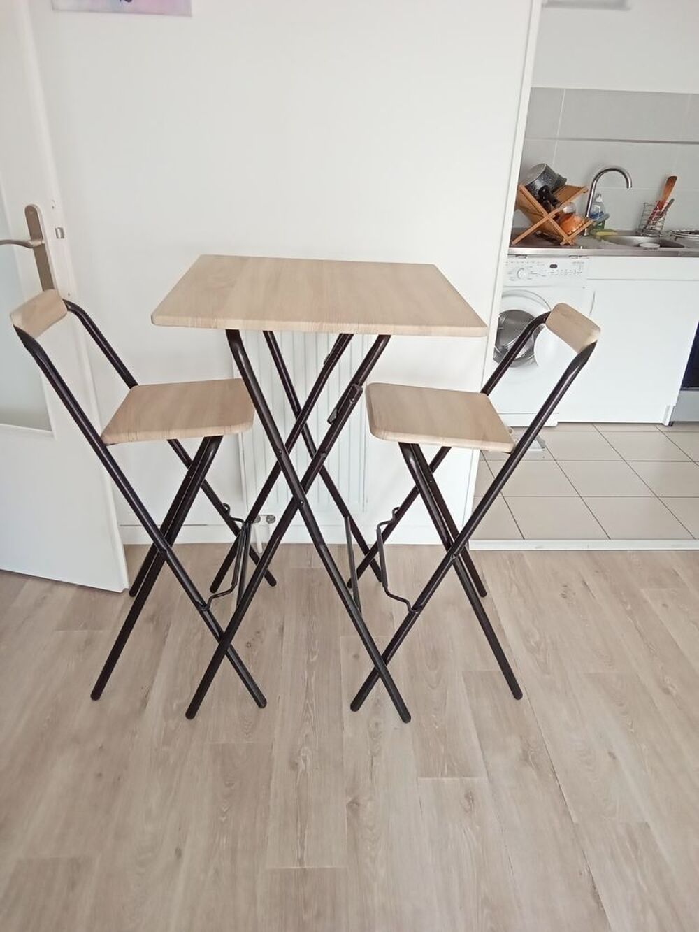 Table et tabourets pliants Meubles