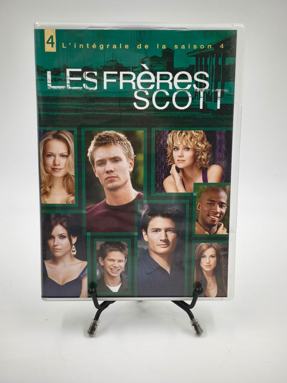 Coffret DVD Les Fr&egrave;res Scott : Saison 4 en boite DVD et blu-ray