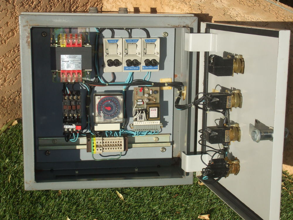 ARMOIRE &Eacute;LECTRIQUE DE POMPAGE D'EAU DE JARDIN Jardin