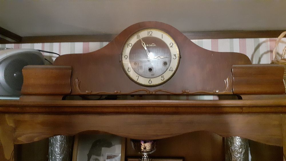 Pendule vintage de marque Vedette avec cl&eacute; pour la remonter 