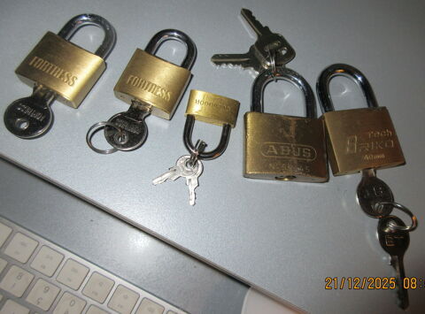 lot de 5 CADENAS avec leurs cl�s 10 Paris 14 (75)