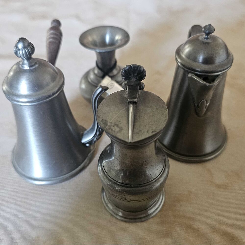 lot de 4 bibelots en &eacute;tain. Décoration