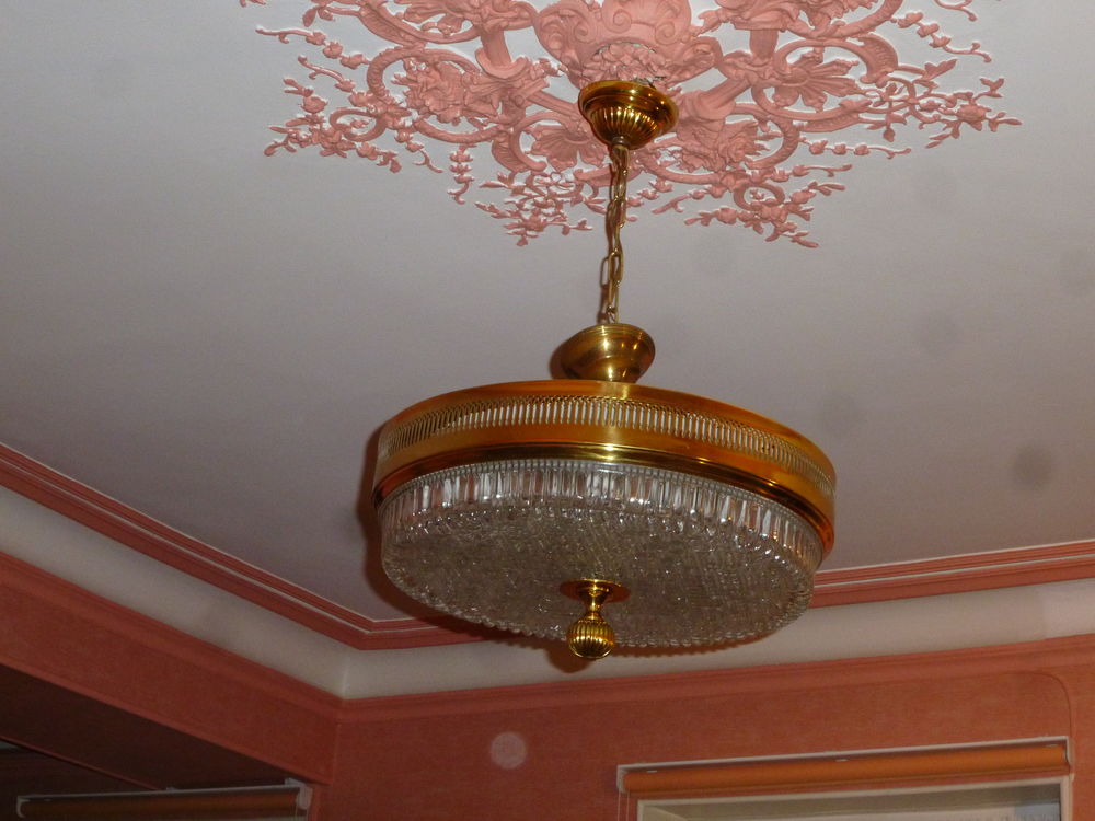 Plafonnier &Eacute;l&eacute;gant Dor&eacute; avec cristal Taill&eacute; Meubles