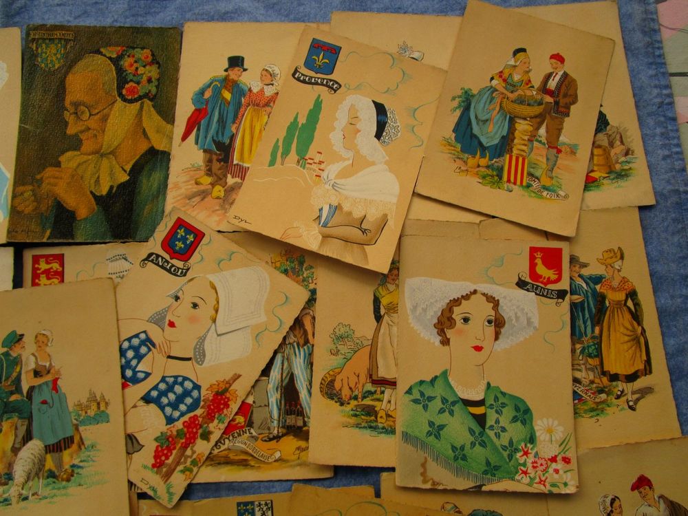 Lot de cartes postales des costumes de nos r&eacute;gion 