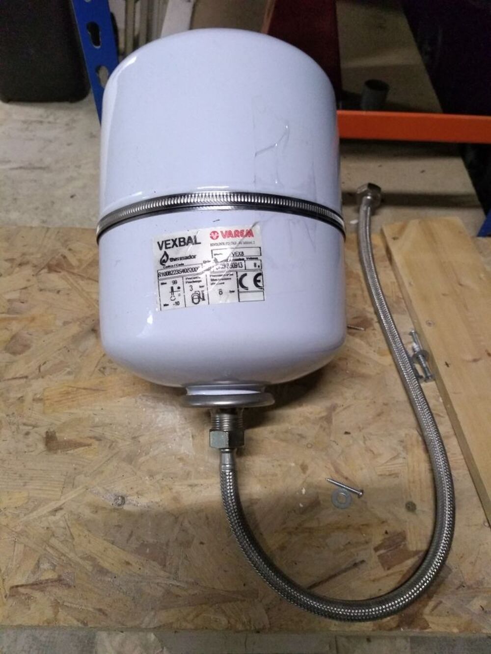 chauffe eau + vase expansion avec le flexible Electroménager