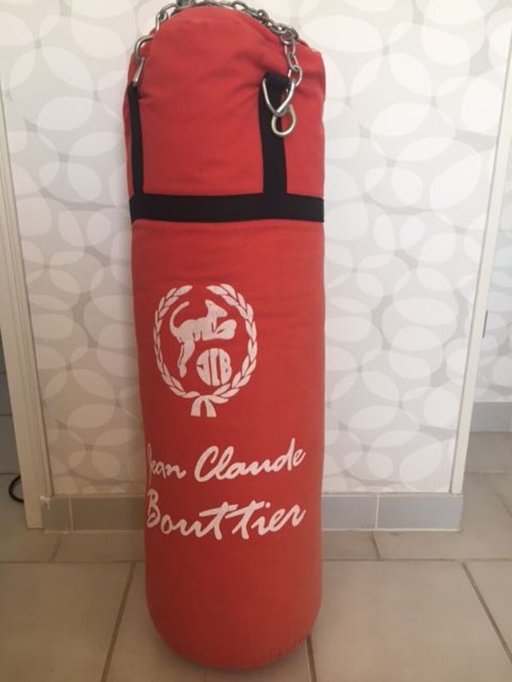 Sac de frappe, appareil abdominaux, barre traction Sports