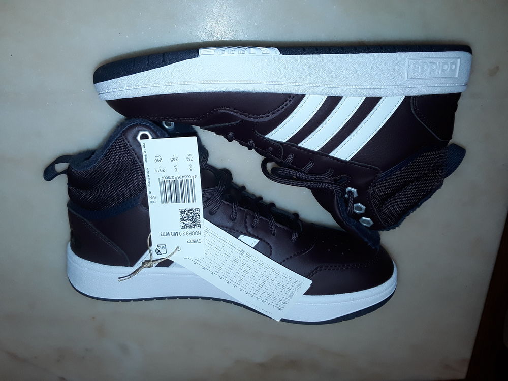 baskets hautes ADIDAS P 39.1/3 mod&egrave;le HOOPS 3.0 MID WTR Chaussures