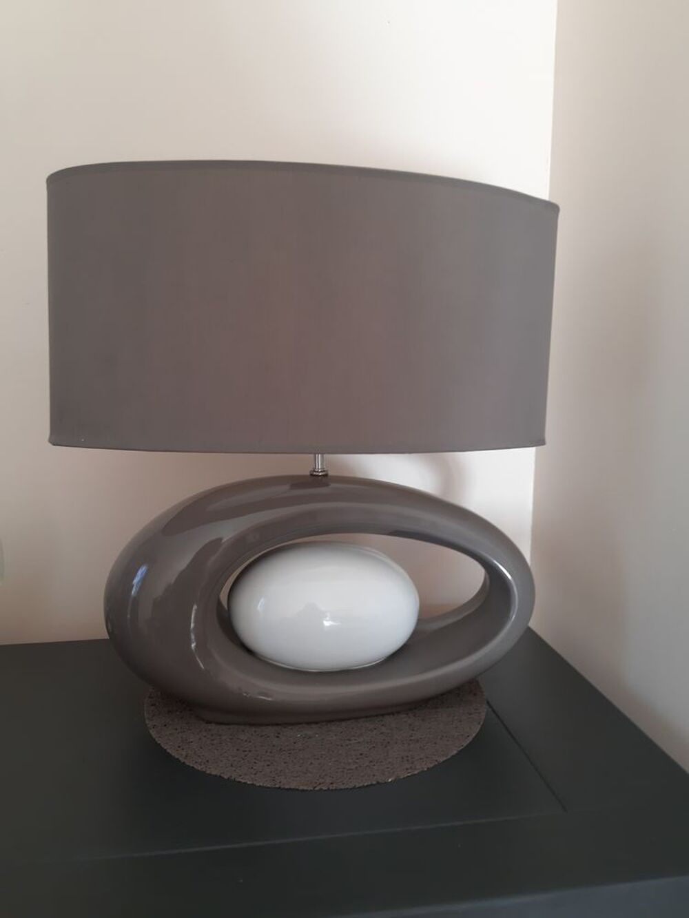 Grandes lampes avec abat-jour gris Meubles