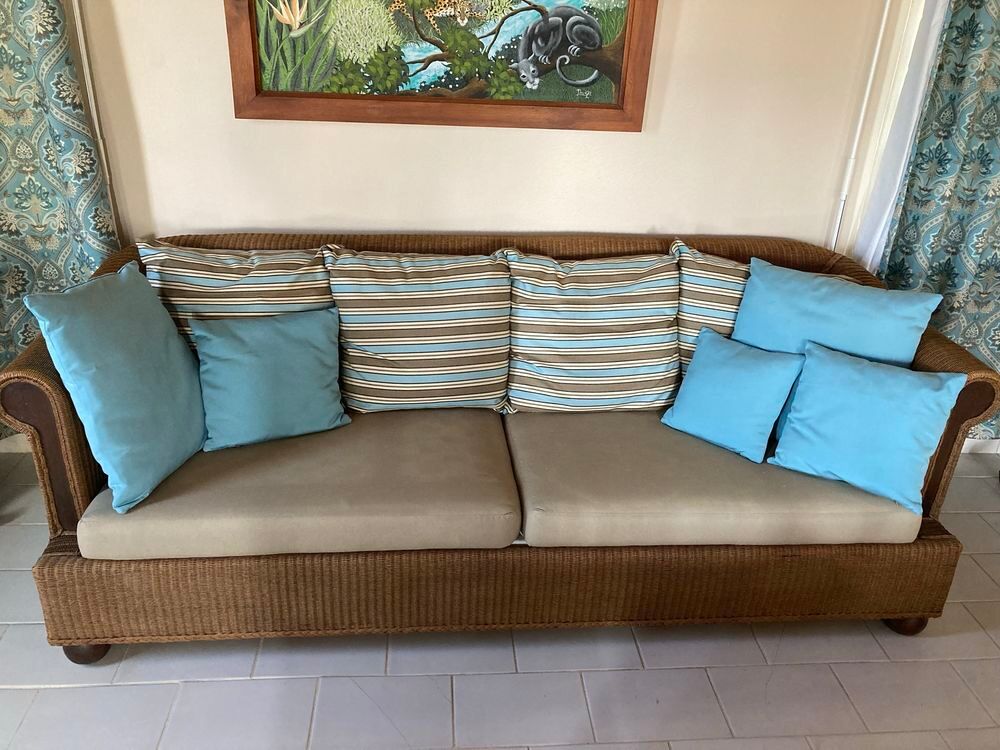 Salon : canap&eacute; et 2 fauteuils Meubles